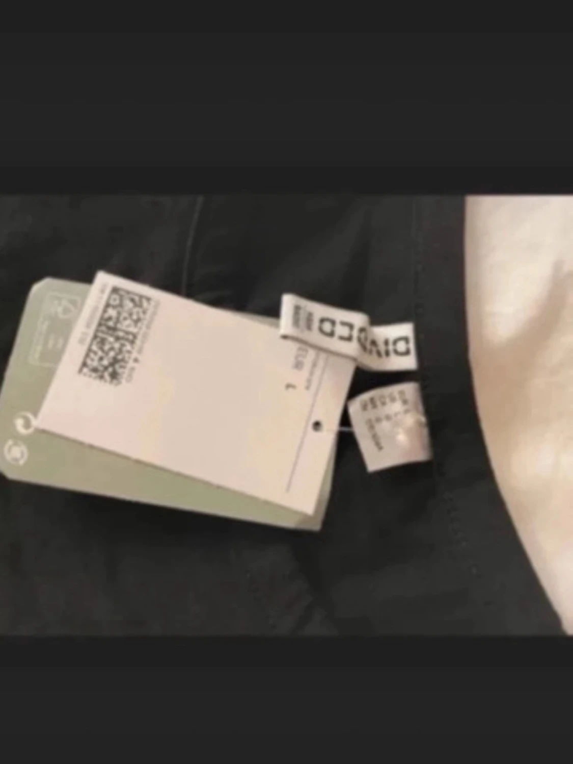 Svart croppad topp från Divided - 1