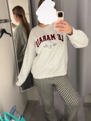Slutsåld Grå sweatshirt Le Marais Paris - Slutsåld trendig tröja från H&M! 