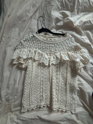 Stickad blus ifrån Zara! - Bra skick, storlek M men liten i storleken så skulle säga S.