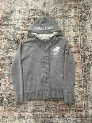 Fodrad stickad cardigan  - Toppskick, priset kan diskuteras 