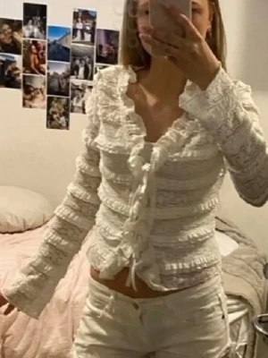 Fin blus - Aldrig använd och super fin till nåt speciellt event, både somrig och vintrig och passar till nästan allt