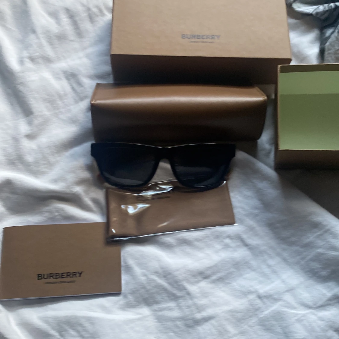 Burberry rutiga solglasögon