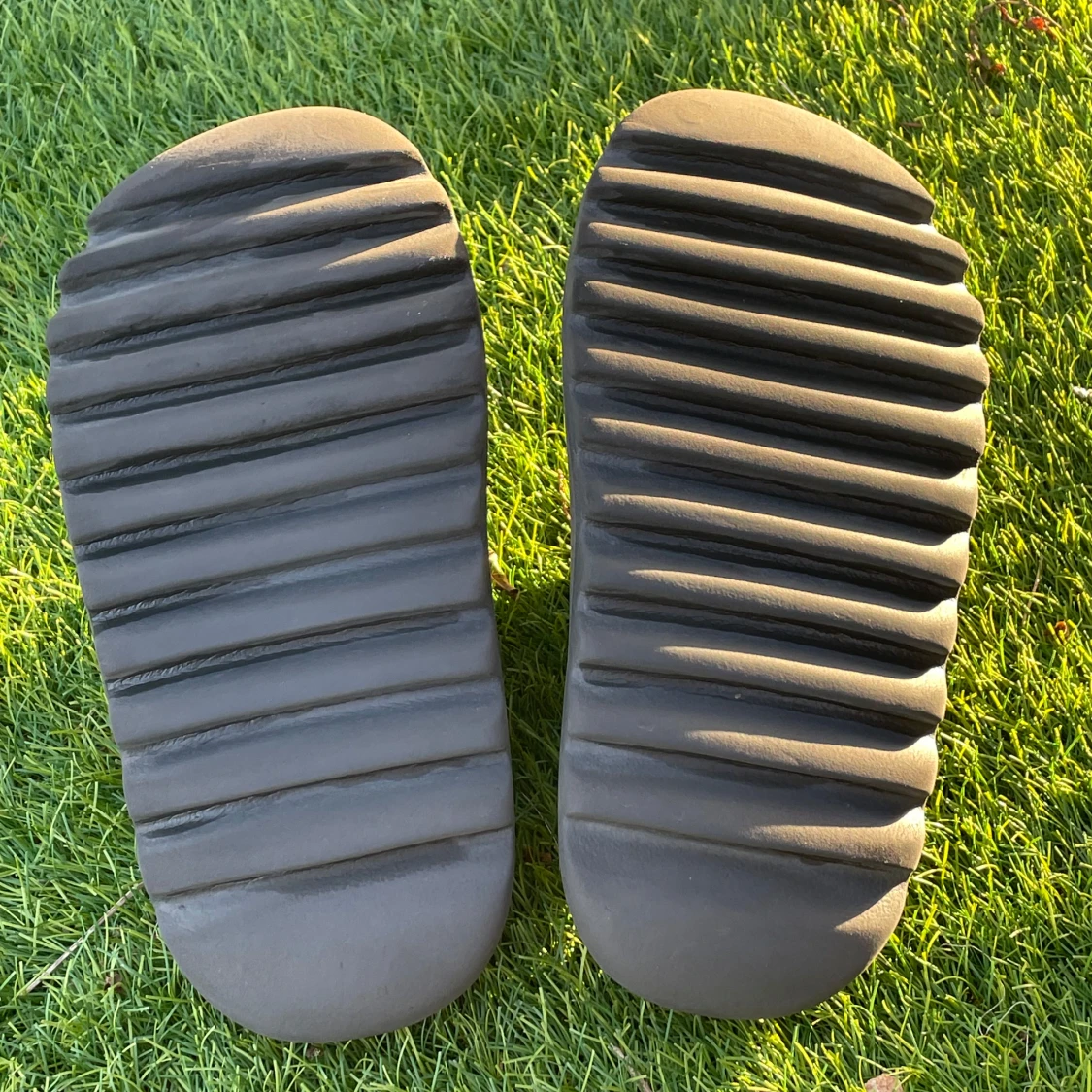 Adidas Yeezy Slides - 1