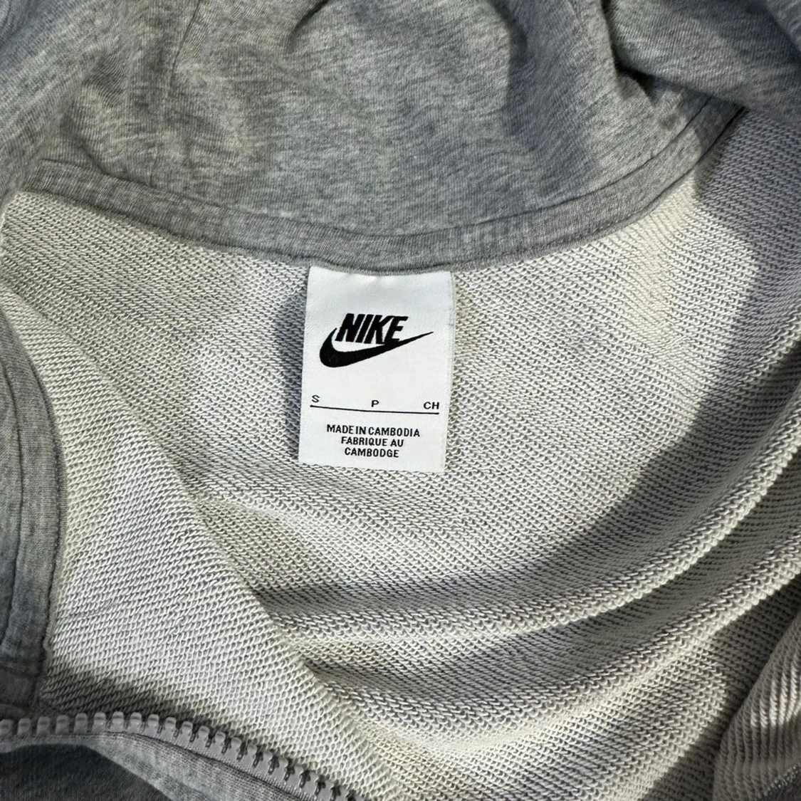Grå hoodie från Nike med dragkedja - 1