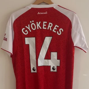 Viktor Gyökeres fotbollströja Arsenal - Helt ny Arsenal fotbollströja med Gyökeres på ryggen. Strl S