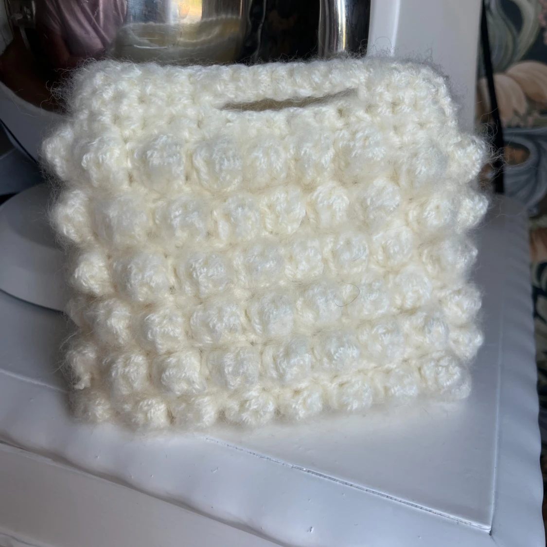 Handgjord stickad vit handväska - 1