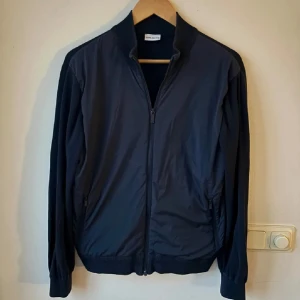 John Henric cardigan - Säljer nu denna cardigan fint skick.               | Skriv vid funderingar|