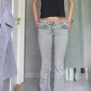 Low waist jeans  - Snygga jeans från gina i jätte bra skick, storlek 38 men sitter som s🫶