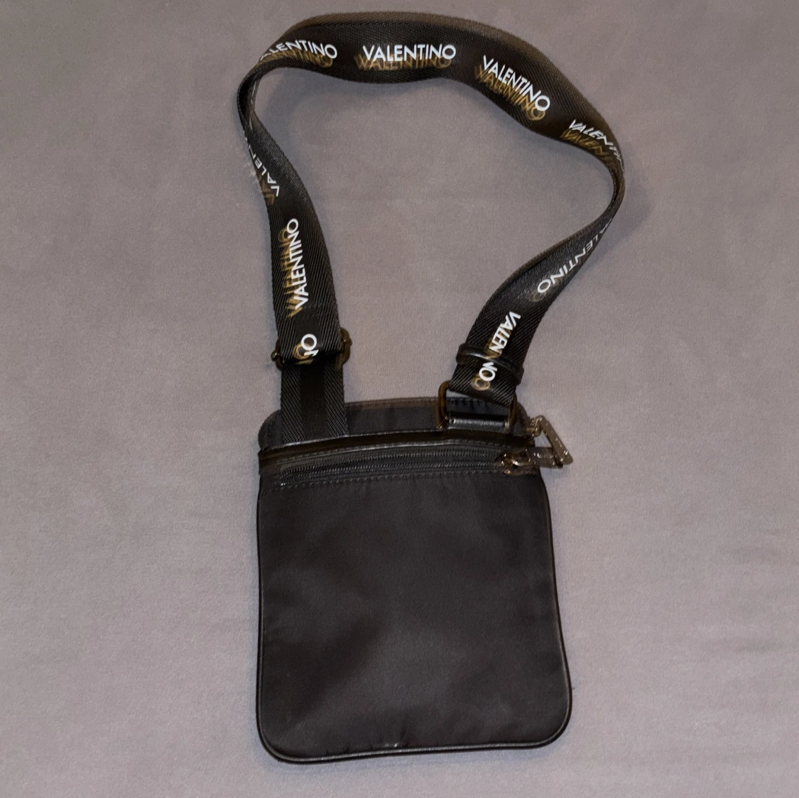 Svart axelväska från Valentino - 1