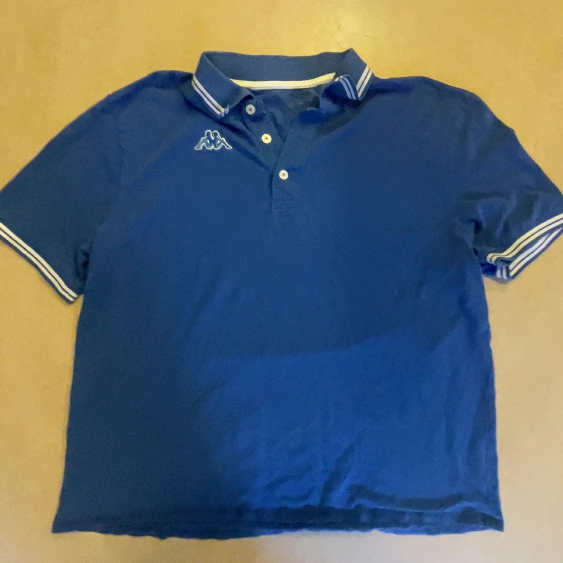 Blå pikétröja från Kappa