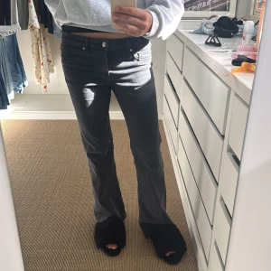 Hm jeans - Jättesnygga bootcut jeans från hm. Endast använda fåtal gånger.