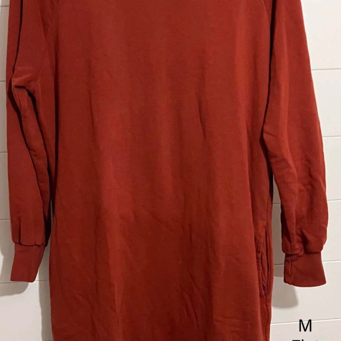 Roströd långärmad bomullsklänning