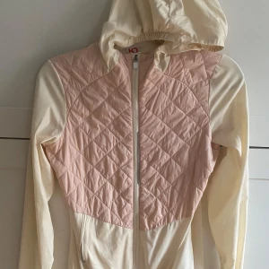 Vindjacka från Kari Traa - Träningsjacka som är vindtät och jätteskön!