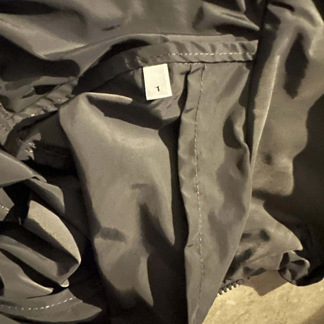 Grå vindjacka från Moncler med huva - 2