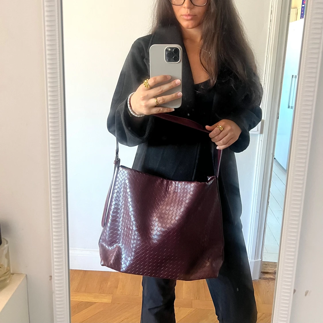 Vinröd axelväska i flätat skinn - 2