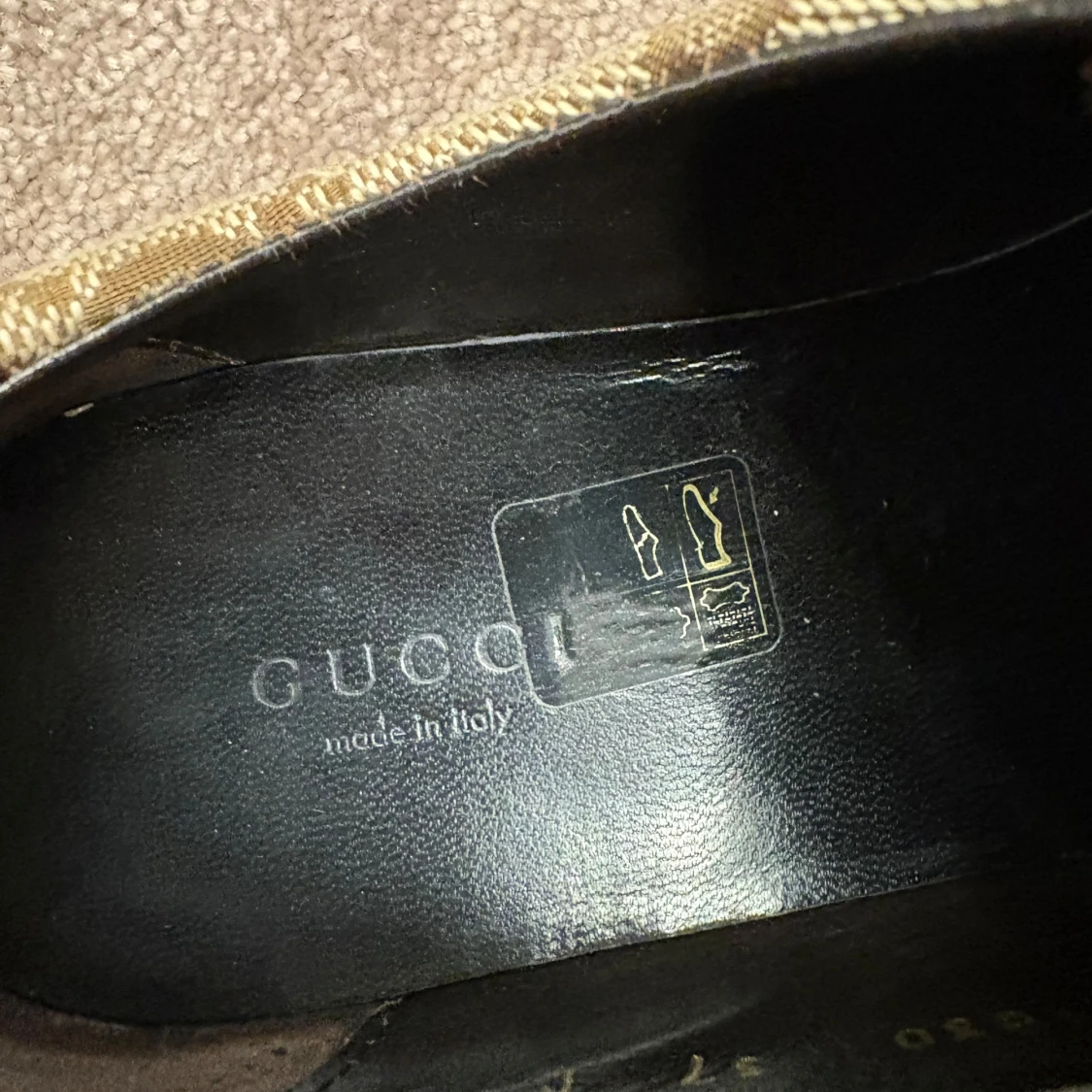 Bruna sneakers från Gucci med monogram - 4