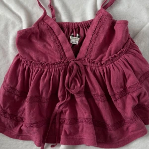 Babydoll topp  - Oanvänd, stretchigt material