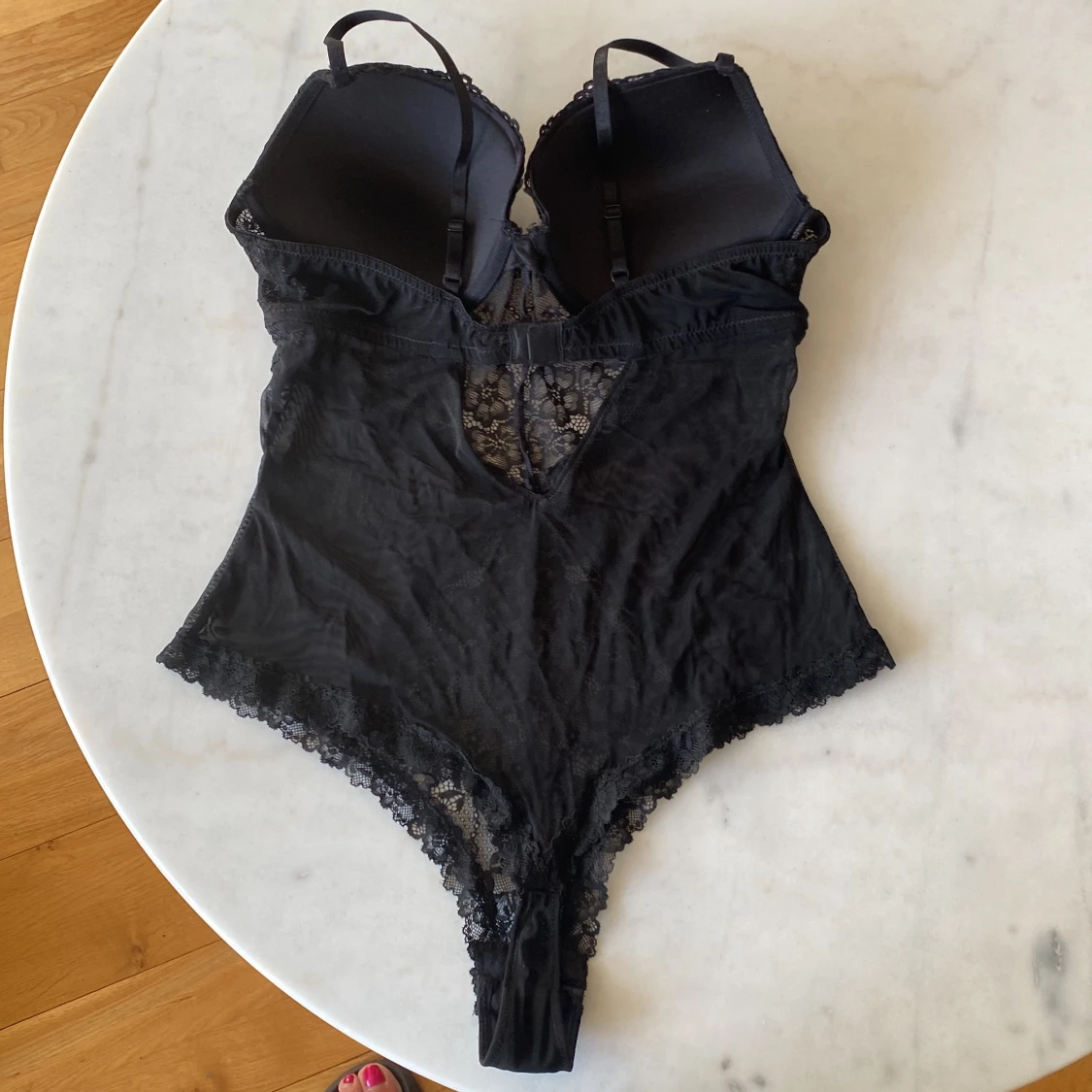 Svart spetsig korsettbody med bygel - 1