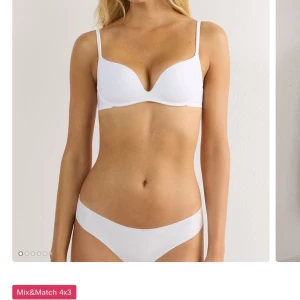 Intimissmi bh gioia  - Jätteskön push up bh som ger en naturlig push. Säljer då jag har andra jag hellre använder. Funkar som a till c kupa enligt mig