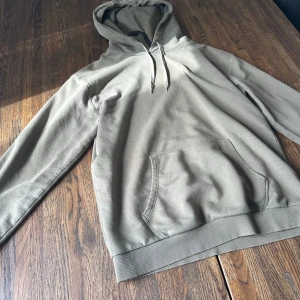 Hoodie storlek XS Cubus - I acceptabelt skick enligt bilder 