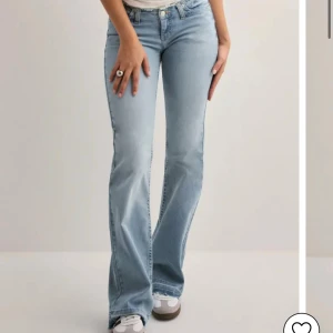 Ljusblå bootcut jeans - Snygga ljusblå jeans från Nelly låg midja slutsålda på hemsidan 