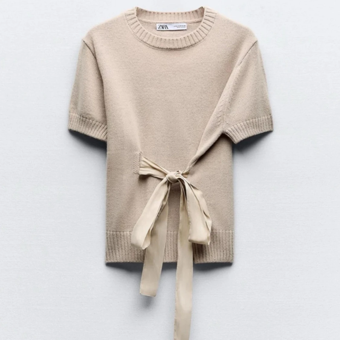 Beige stickad tröja med knyt från Zara
