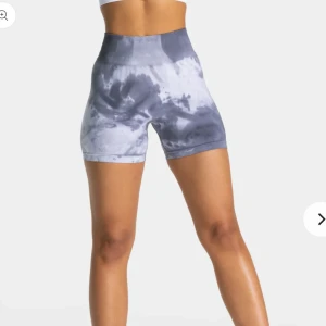 Teveo shorts  - TEVEO TIE Dye Scrunch Shorts i färgen  ‘Stormy. Storlek S. Använda 1 gång! 