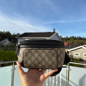 Midjan väska/ axelväska  - Säljer min axelväska som har inte andvänt helt nytt aldrig använt 