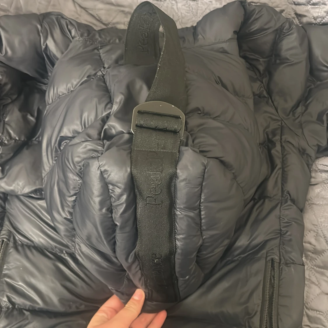 Svart dunjacka Peak Performance - 1