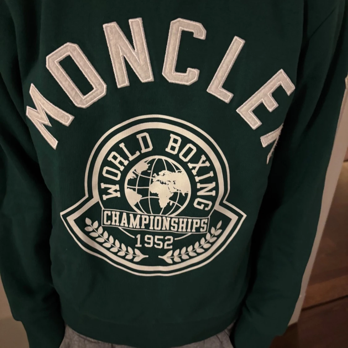 Grön sweatshirt från Moncler
