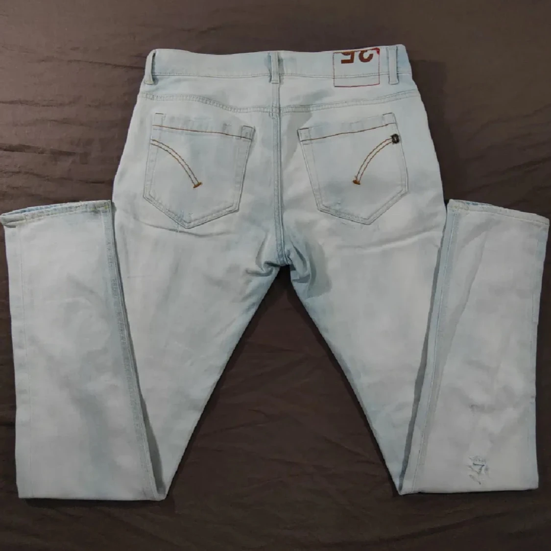 Ljusblå slitna jeans från Dondup - 2