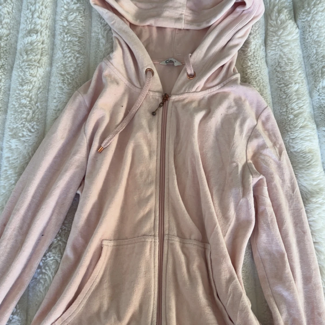 Ljusrosa hoodie med dragkedja