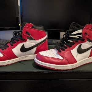Jordan - Jordan 1s använt skick. Storlek 43. Ej OG.