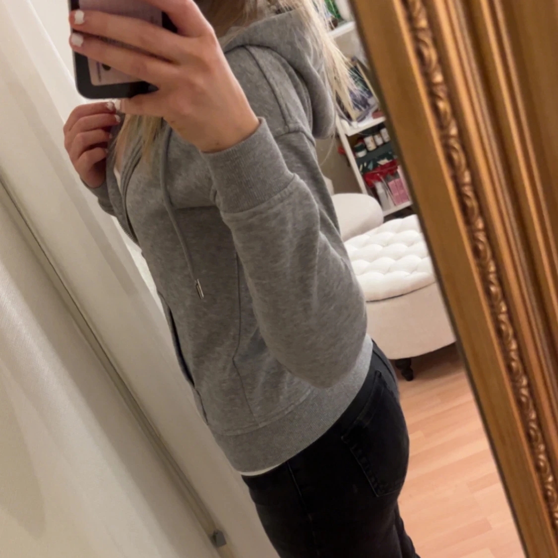 Grå hoodie - 1