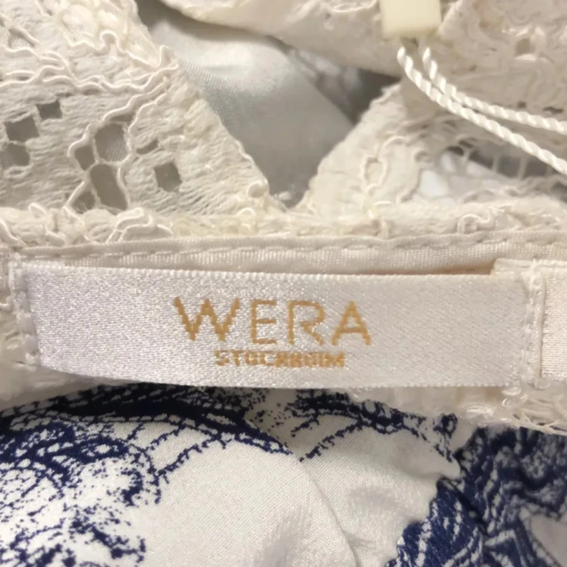 Vit och blå mönstrad klänning Wera Stockholm  - 2