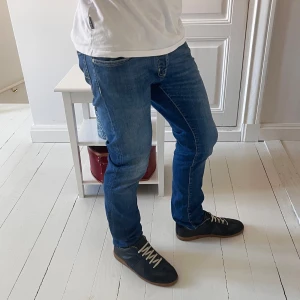Jacob cohën jeans nick - Jacob cohën Jeans nick, inga defekter. Modellen är 180,75 kg och bär på W32. Mått A: 40 B: 104 cm. Kom med frågor ✌️