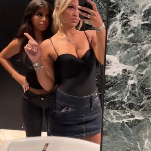Viral Hm body - Säljer den trendiga Hm Bodyn, storlek 75B. Helt ny med prislapp på☺️