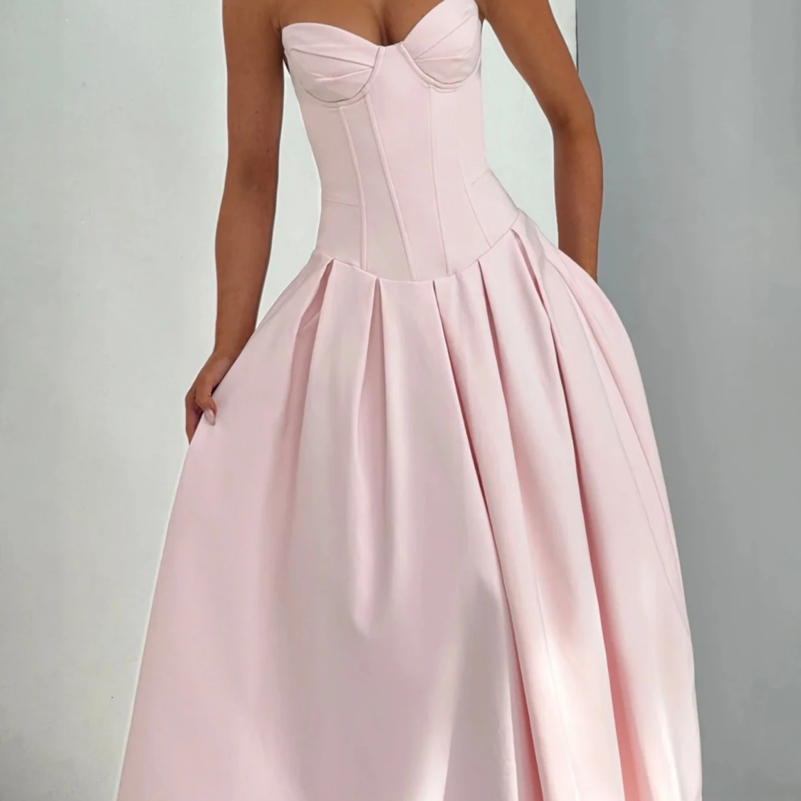 Ljusrosa långklänning med snörning - 1