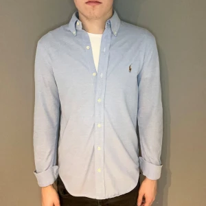 Polo ralpu Lauren skjorta  - Polo Ralph Lauren skjorta | storlek s | skick 10/10 | fraktar via valfrit ombud på köparens bekostnad | hör av dig vid funderingar 