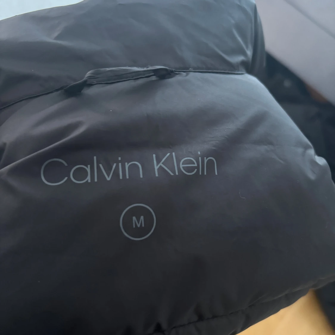 Svart dunväst från Calvin Klein M - 1