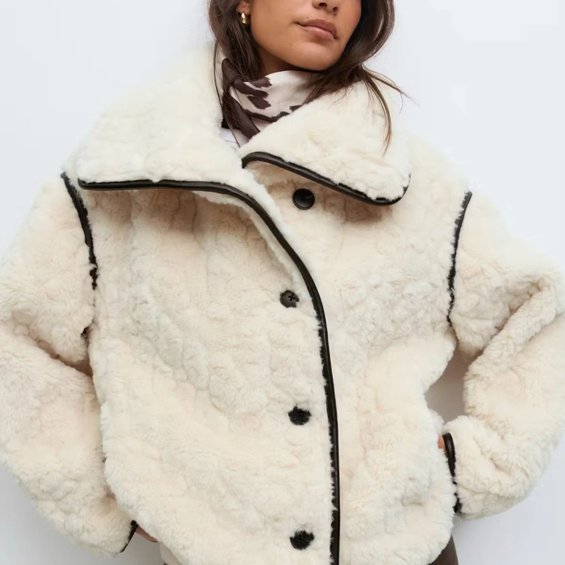 Vit teddyjacka från Gina Tricot - 2