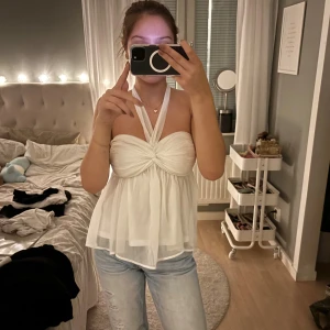 Volang topp från Nelly - Knappt använd, suuuuper söt😊