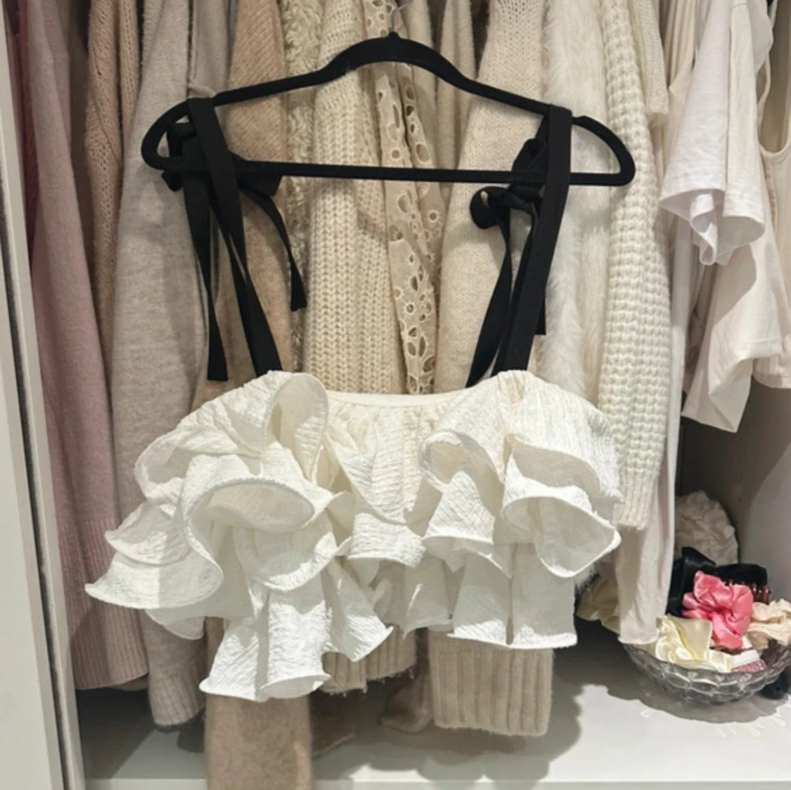 Vit volangig croppad topp Zara 