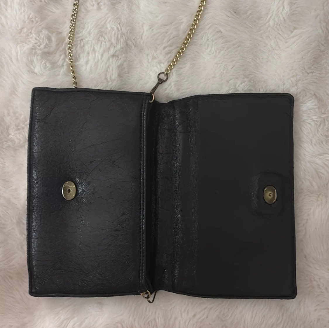 Svart axelväska med guldkedja - 3