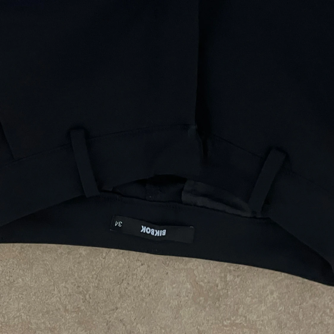 Svarta kostymbyxor från Bikbok - 2