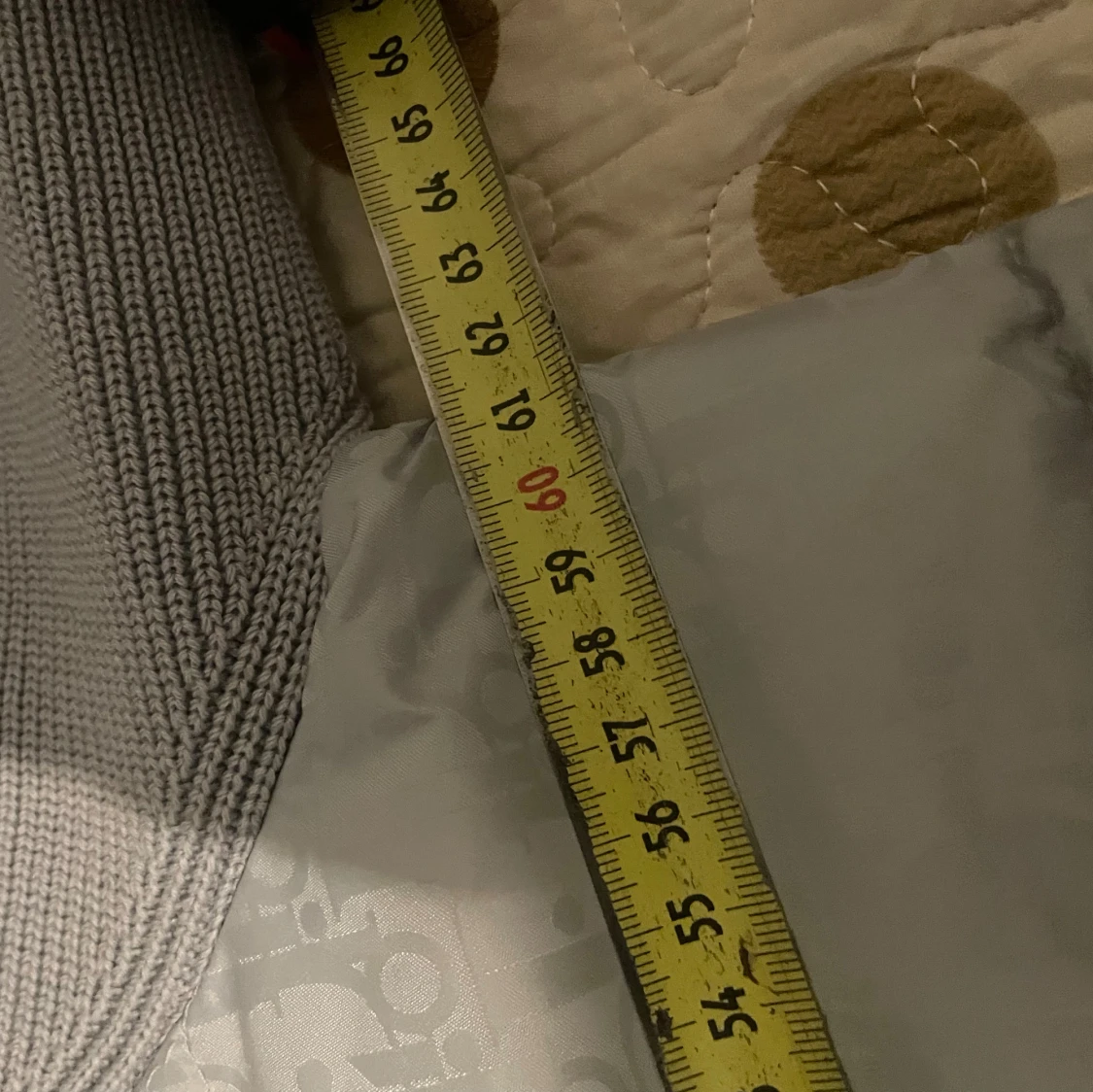 Grå dunväst från Dior med monogram - 1