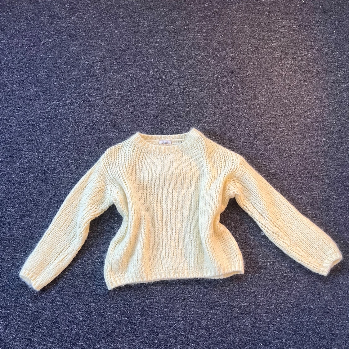 Ljusgul stickad tröja från design by si  - 3