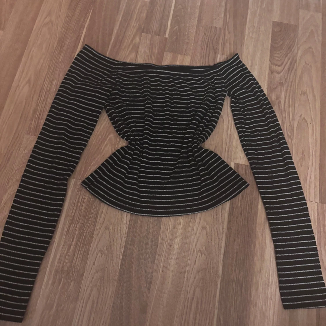 Randig offshoulder topp Noisy May