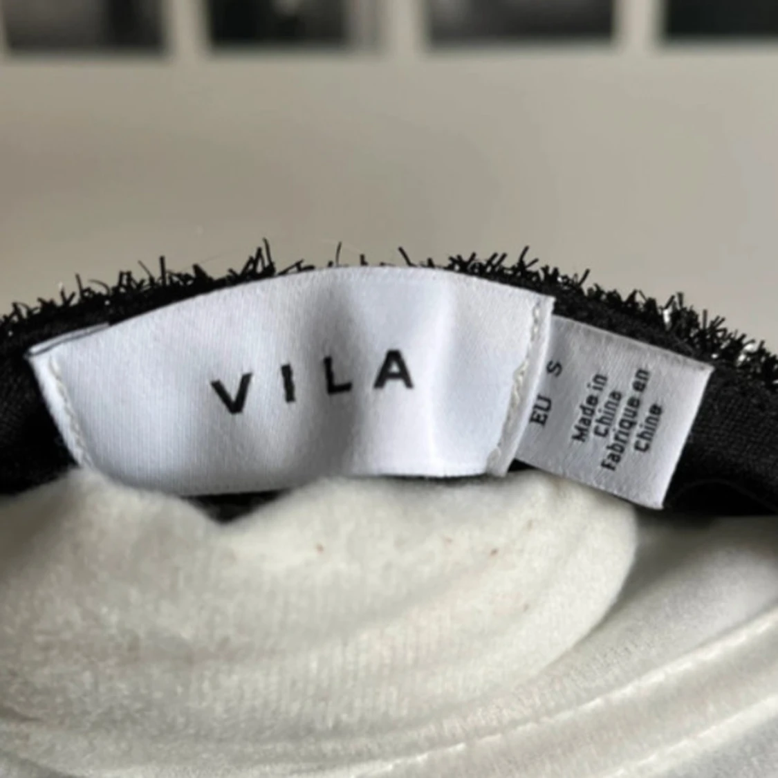 Glittrig svart kofta från Vila - 2