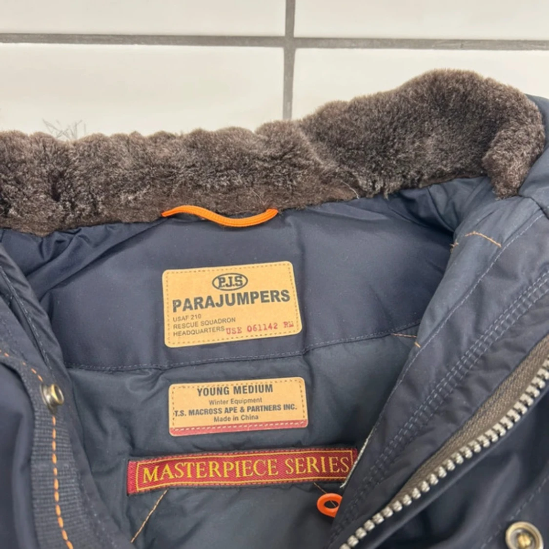 Mörkblå Parajumpers dunjacka med päls - 2